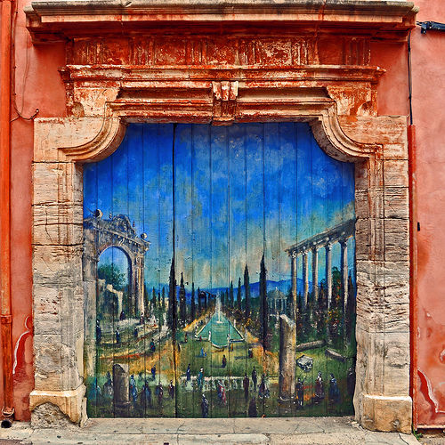Door : Mural in the streets par strawberrylee