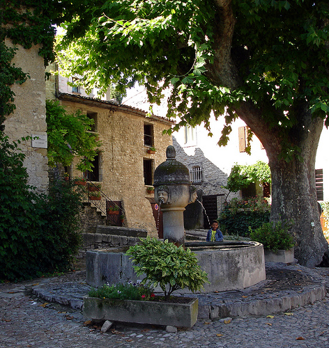 Fontaine - Vaison la Romaine by cpqs